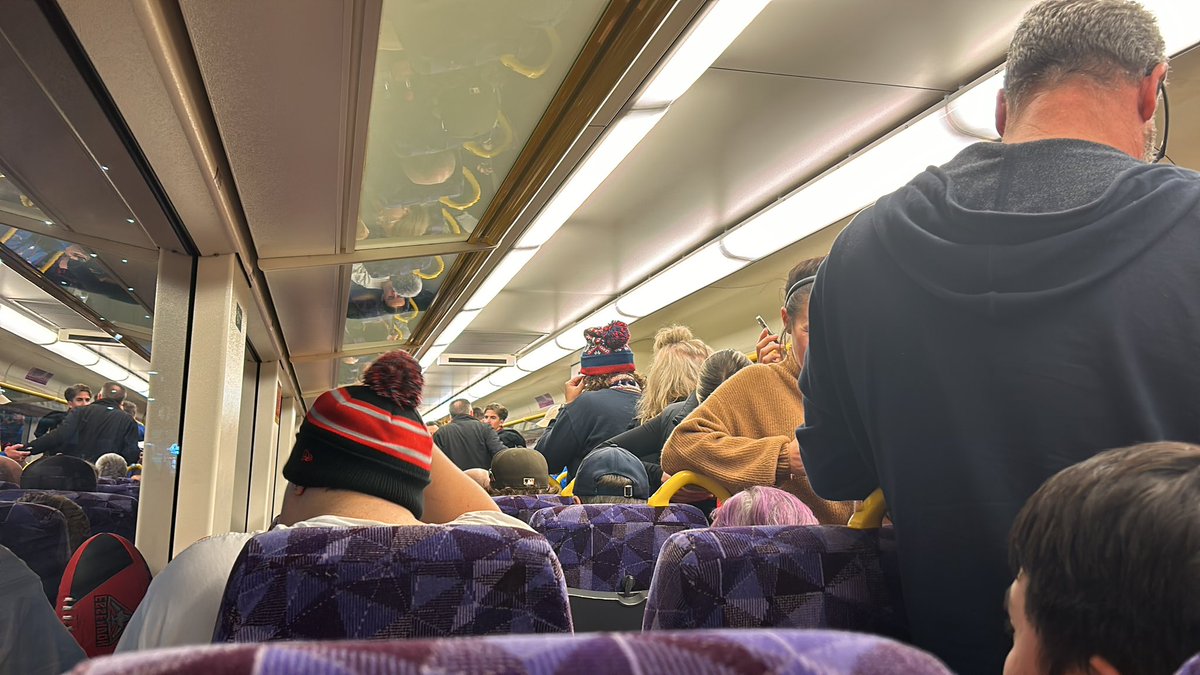 Bloody @vline_ballarat @VLine fix your trains. Cattle class footy train and it hasn’t even left yet. Packed 6 carriages. Add more. @JacintaAllanMP @juliana_addison @BenCarrollMP