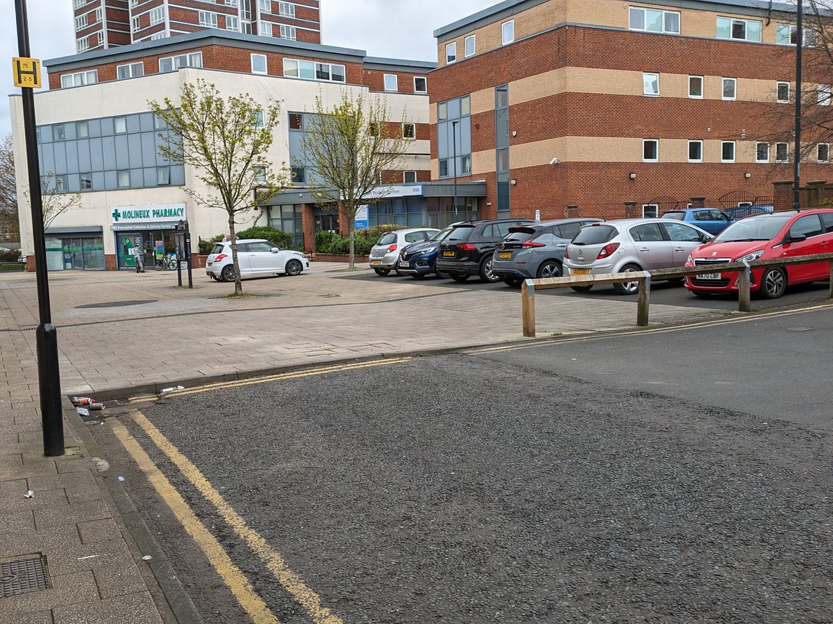 Amazing to see how a quick and simple intervention can dramatically transform an area.

@NewcastleLabour have removed just one small section of fence and converted what was once a public square into a free car park. 

#LevellingUp Shields Road.
 #ParkAnywhereEveryWhereAllAtOnce