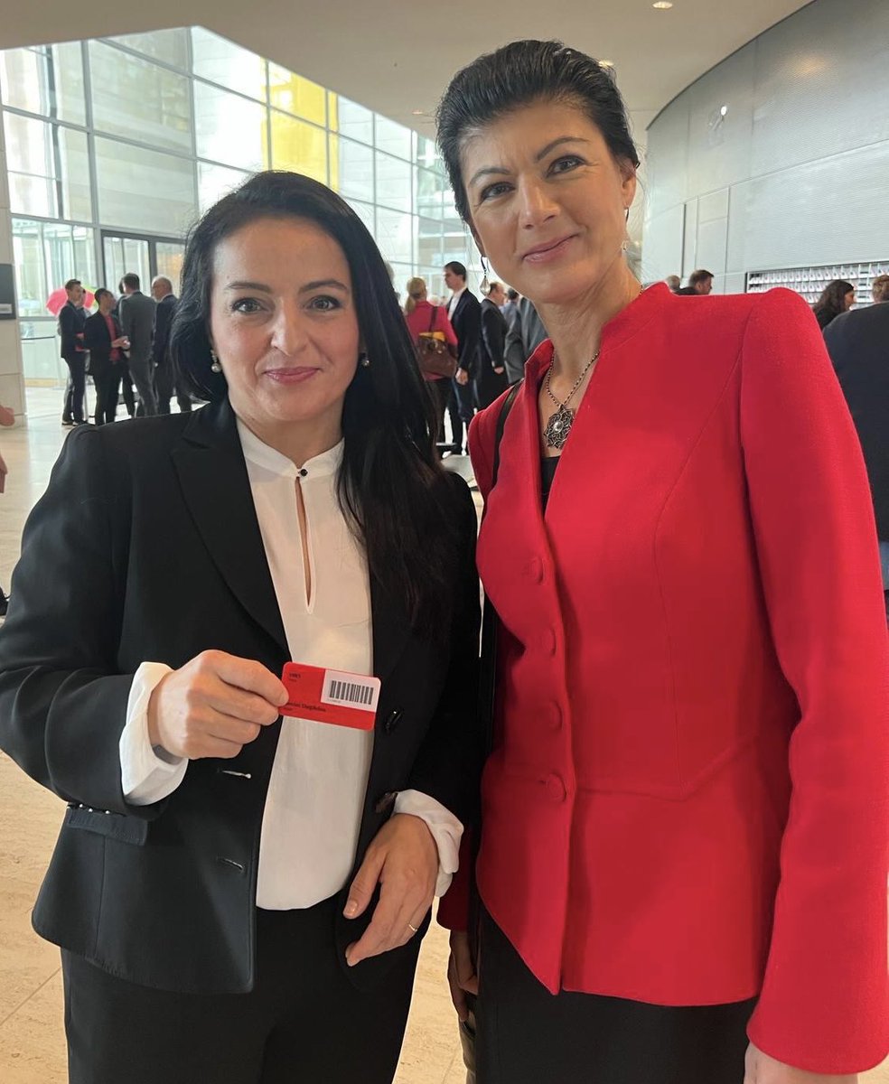 Sahra #Wagenknecht und ich sagen gemeinsam NEIN zum absurden Trans-Gesetz. Es schadet jungen Frauen und nutzt der Pharma-Industrie. #Selbstbestimmungsgesetz #Trans #Transgender #transition #transsexualität