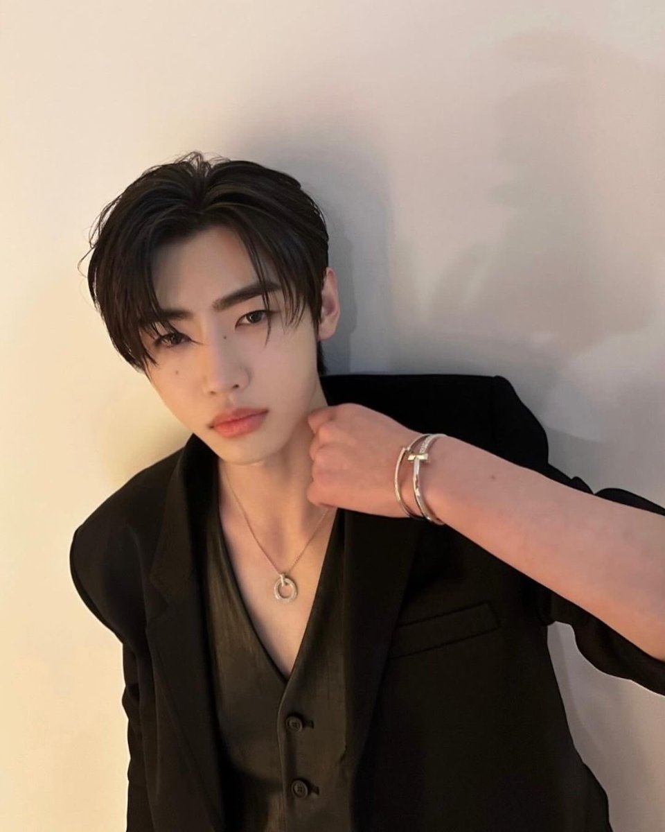 enhypenupdates's tweet image. [INSTAGRAM] 240412

“Heartbeat ❤️‍🔥

@TiffanyAndCo
#TiffanyAndCo #TiffanyWonder
#티파니앤코 #티파니원더”

(1/2)

@ENHYPEN_members @ENHYPEN #ENHYPEN #엔하이픈