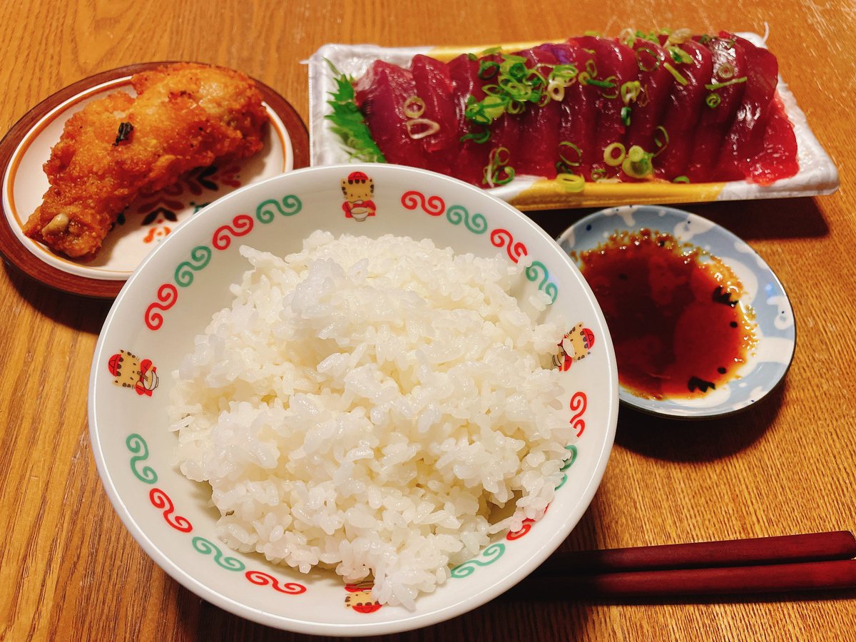 今日の夕飯はカツオの刺身とフライドチキン！ #ヒロくん1日1デリシャスマイル