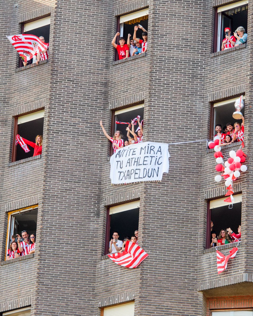 Begira aitite, zure Athletic txapelduna. #UniqueInTheWorld 🏆 #AthleticClub 🦁