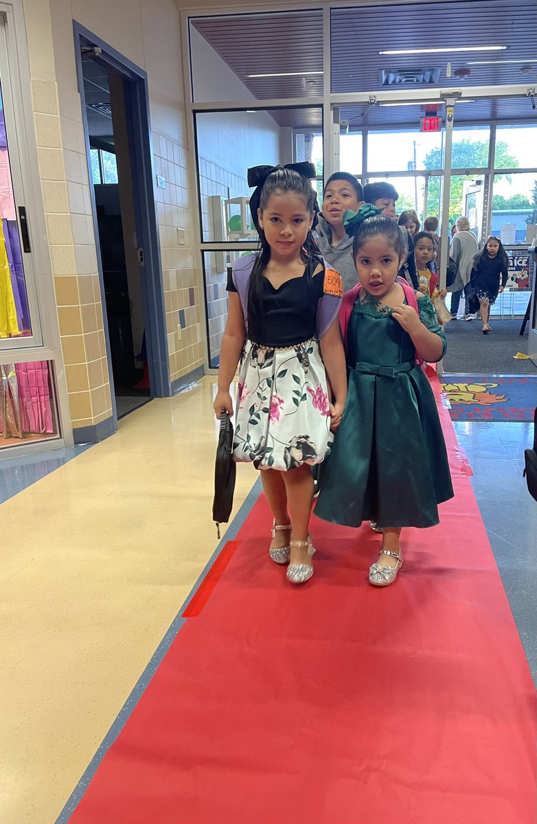 Look at all the #AVCato STAARs walking the red carpet!