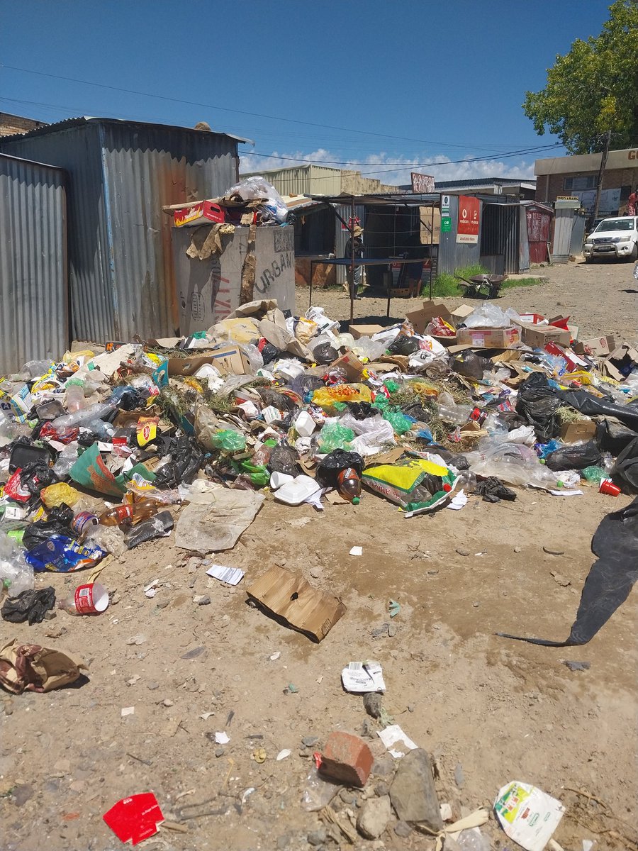 Mitchie1805's tweet photo. LESOTHO HAS A WASTE PROBLEM 

Waste is a serious global issues that poses significant threat to the environment. Lesotho with a lack of a comprehensive waste management system is experiencing all sorts of waste, e waste, food waste, organic waste, plastic waste etc. https://t.co/zM2I8WTSFU