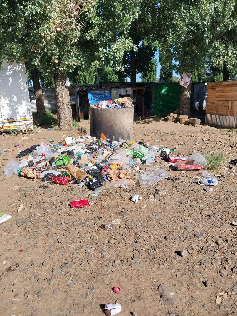 Mitchie1805's tweet photo. LESOTHO HAS A WASTE PROBLEM 

Waste is a serious global issues that poses significant threat to the environment. Lesotho with a lack of a comprehensive waste management system is experiencing all sorts of waste, e waste, food waste, organic waste, plastic waste etc. https://t.co/zM2I8WTSFU