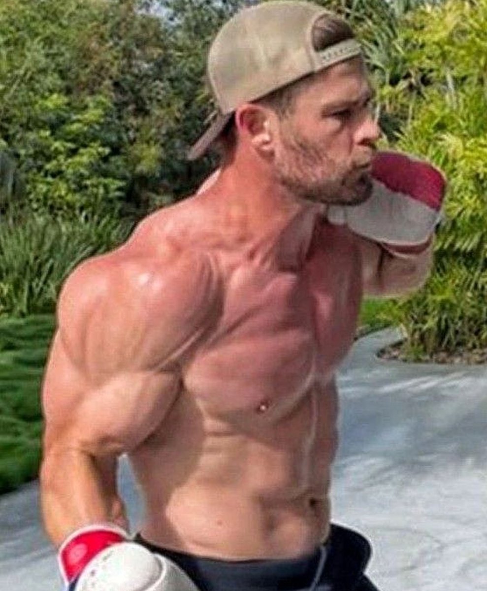 ForChrisH's tweet photo. Chris Hemsworth 🎥 #ChrisHemsworth @chrishemsworth https://t.co/sv8Id1hDvC