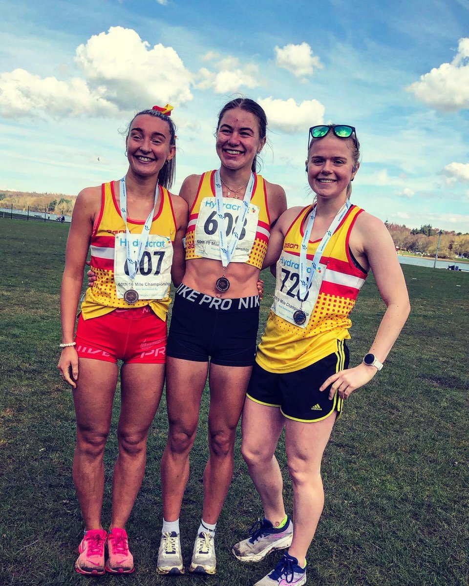 With @Law_DistrictAAC the host club, this race is of course always a favourite (even when it doesn’t go to plan for me) so to win 🏴󠁧󠁢󠁳󠁣󠁴󠁿 @scotathletics team silver here was extra special🫶 As always a huge thanks to @bobbhill and all volunteers for a fab event!❤️💛