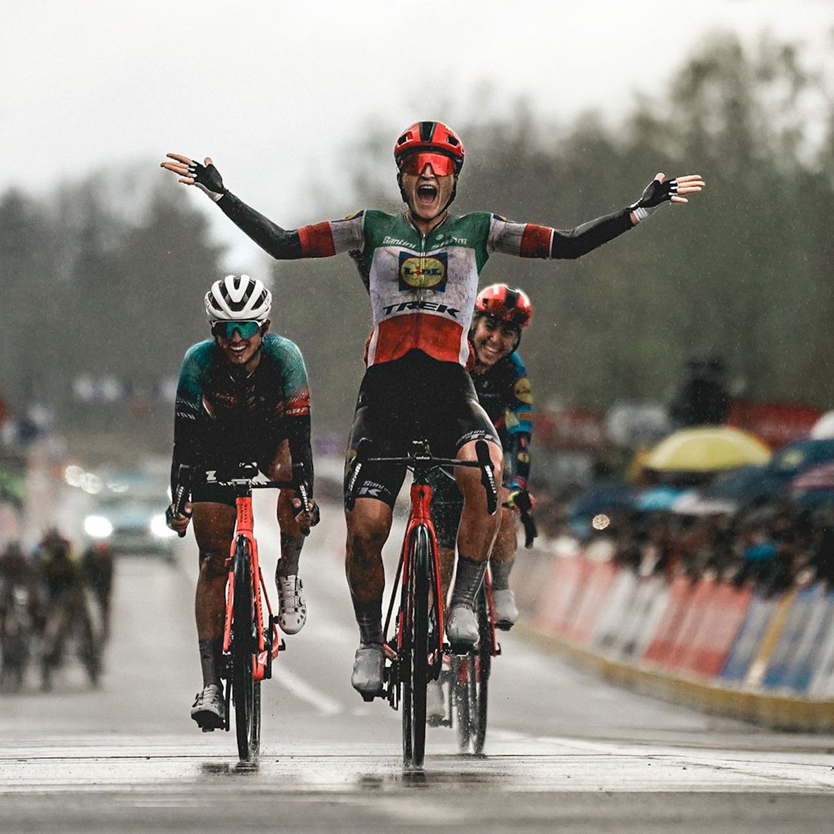 apeudeport's tweet photo. 🔴 NOU DIRECTE: Dilluns a les 19 h a Twitch 

📍 Analitzarem l'espectacle de la #RVV24
📍 Reviurem la #DDV24 i el #GPIndurain 
📍 I farem la prèvia de l'esperada #ParisRoubaix

🗣️ @lluisb7 @aleixcamprubi

▶️ https://t.co/YHSwrTe5R3 https://t.co/e95MlhveRe