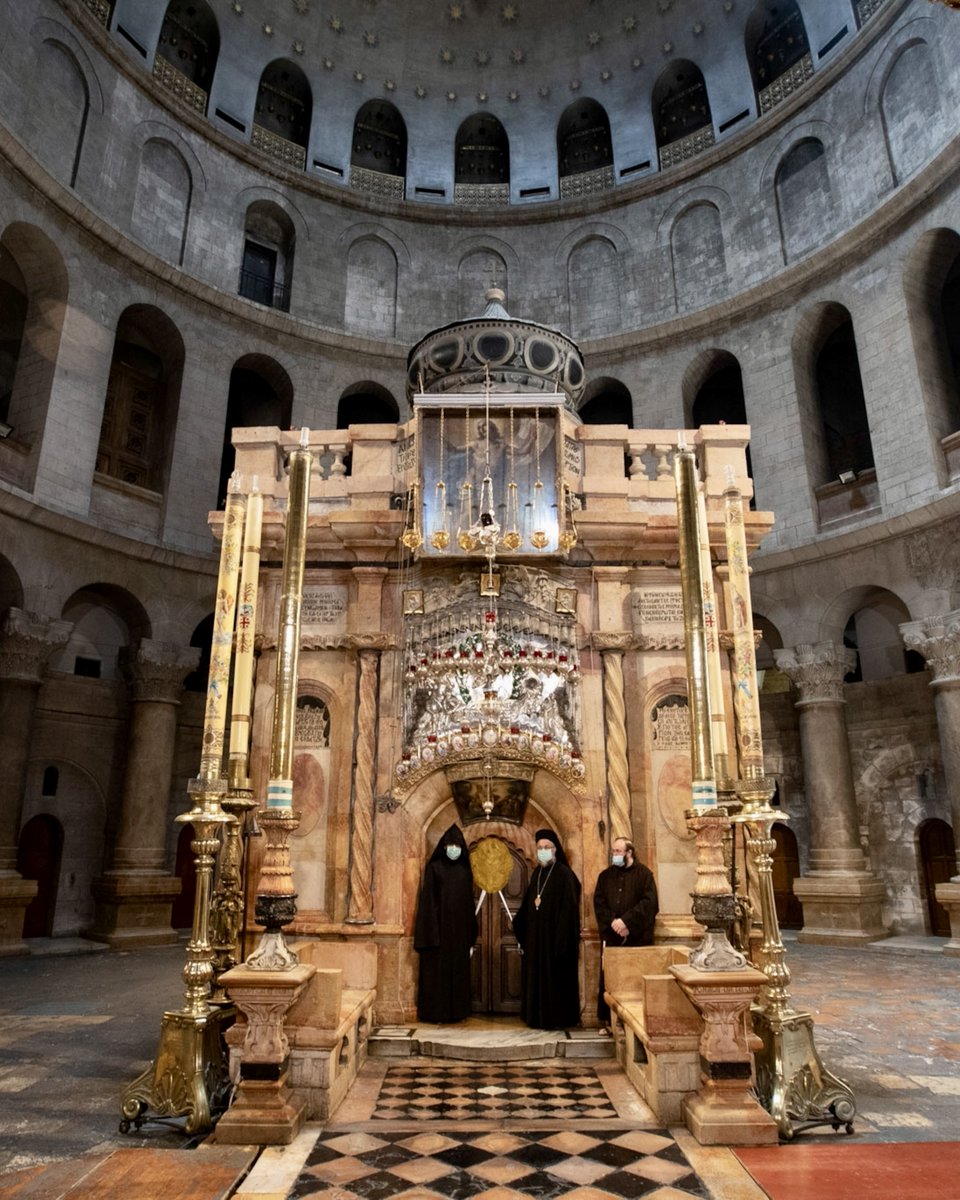 This is where Jesus is said to have been buried — and then resurrected. But is it the real tomb? How do we know? Well, in 2016 it was opened for the first time in centuries... (thread) 🧵