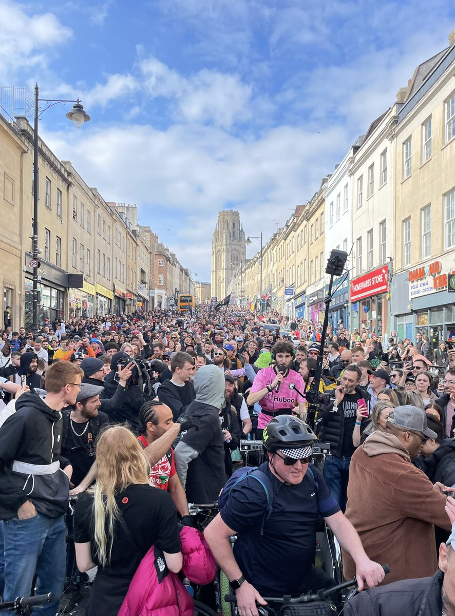 BikeWalkScoot's tweet image. MASSIVE!!! Absolutely MINDBLOWING sight as THOUSANDS of riders swarmed down Park Street in #Bristol for @domwhiting Drum And Bass On The Bike!! 🚲🎶🔊🤘🏻 #YesYesYes