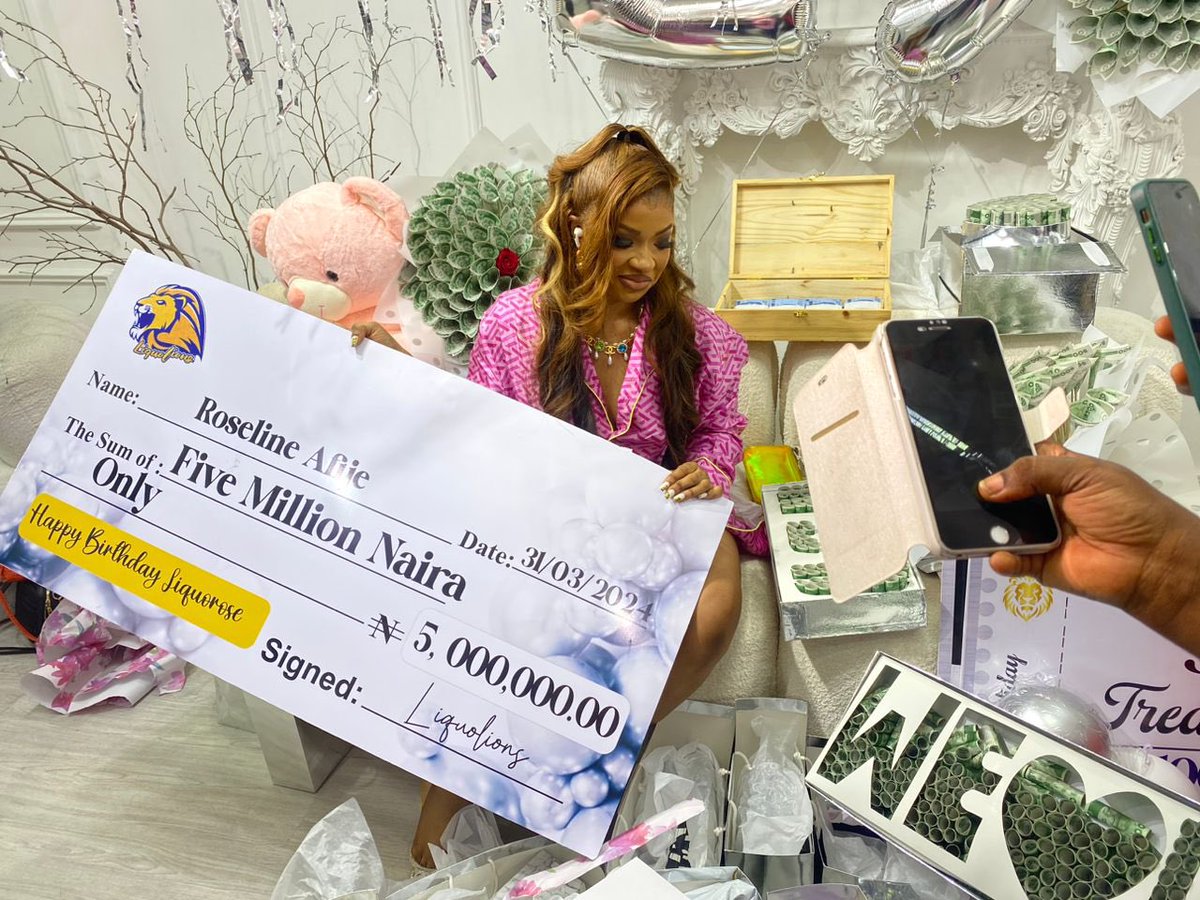 Bigfishdaily_'s tweet photo. LIQUOLIONS , the Odogwu fanbase 🔥🔥. 3 Years and y’all are still gifting Liquorose like she just came out of the house. May the Lord bless you all abundantly. We love you Liquorose 🥰🥳🔥🔥

WORLD LIQUOROSE DAY
LIQUOROSE AT 29
LIQLEVEL29 IS HERE
#HappyBirthdayLiquorose https://t.co/MYHtqS0LPB