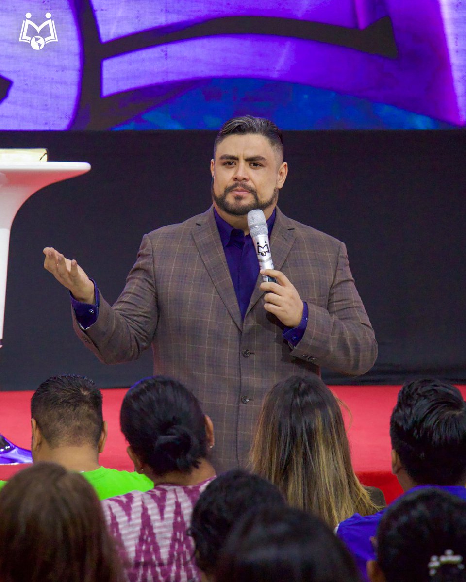 IglesiaCompaz's tweet photo. "Hay palabras bonitas que vienen de los hombres... pero lo que está escrito en La Palabra es lo que tiene PODER" #LaCruzLoArreglóTodo @PastorVladimir #DomingoDeResurrección https://t.co/nncZzxTSo2