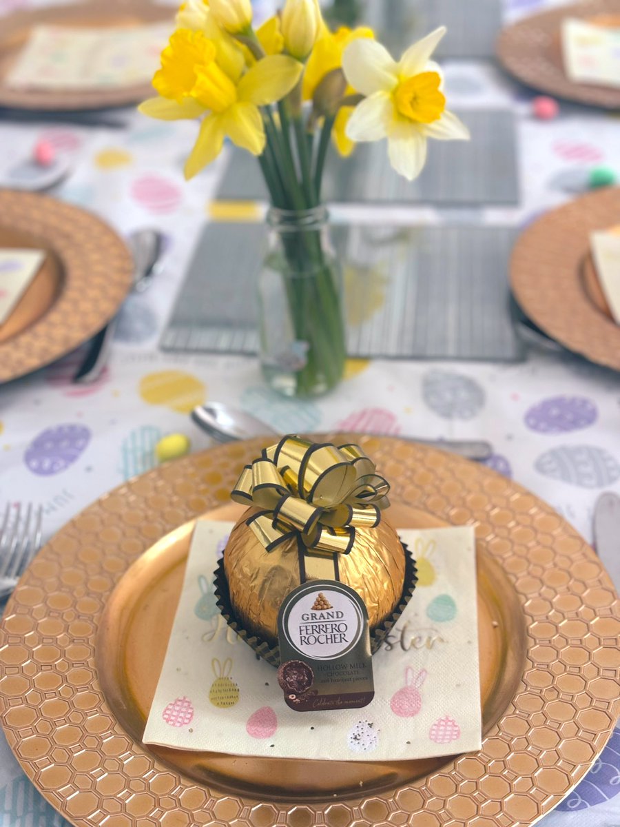 Julia_Bray_'s tweet photo. Oh, I love cooking a huge roast for the family. It’s safe to say that I go overboard with decorations, food and treats 🫣

I hope everyone is having a wonderful Easter weekend 🐣🍫🥂.

May the next two weeks be FULL of half term happiness. 

#FamilyTime #FindTheBalance #Education https://t.co/624F1Nk4zK