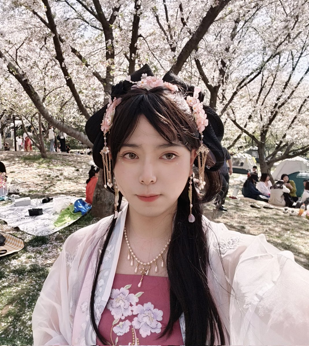 春天到惹，去踏青 ＃汉服 ＃女装 ＃伪娘