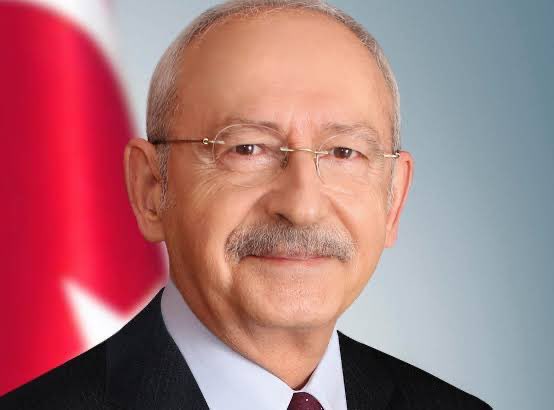 Seçimler kaybedilsin de Chp’de tekrar koltuğa oturayım diye pusuda bekliyordu. Bu gecenin açık ara en üzgünüdür şuan aassoe ..