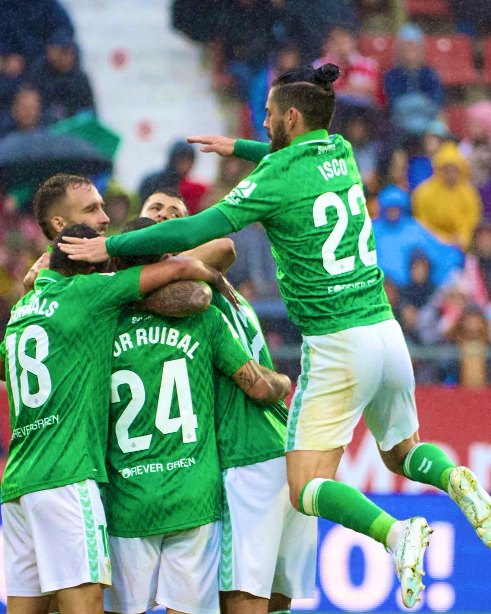 NFootyEditz's tweet photo. Isco vs Girona today 🪄 

Most dribbles won in the match 5/5
89% passing accuracy 52/58
MVP of the match ⭐️

Back from an injury, team lost the game, and he still comes out as best player 👏🏼 #MagIsco #RealBetis https://t.co/lZTLmC6AJl