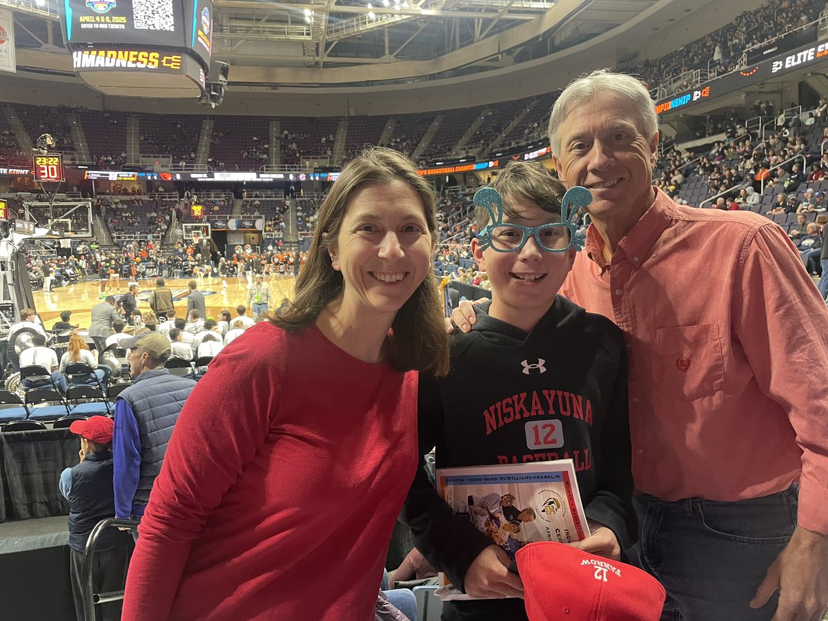 KatieJFarrow's tweet photo. Hoop-y Easter #mmselfie https://t.co/WZx5NuqXKT
