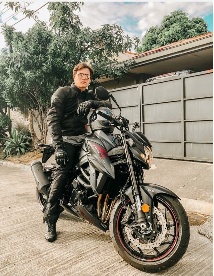 yurieru4's tweet photo. Happy-birthday quen... https://t.co/713uo3NWR1