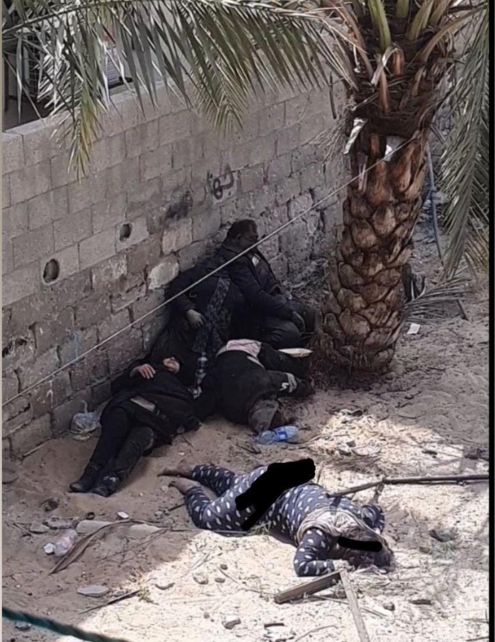 🚨مناشدة عاجلة جدا ￼ 🚨

امرأة مسنة من عائلة رجب تعيش بين الشهداء منذ خمسة أيام والجثث بجانبها تتحلل ولا احد يستيطع ان يقترب منها توجد عند مفترق العائلات بجانب عمارة اسليم

يا الهي!!!!!!!!!!!