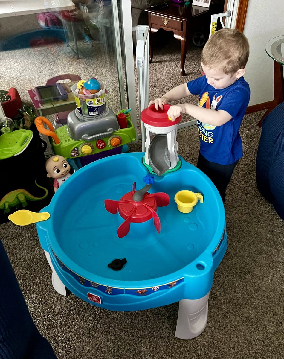 Alex_Chinn's tweet image. The Easter Bunny hopped on over and showed the kids a egg-cellent time! @shelleypowers83