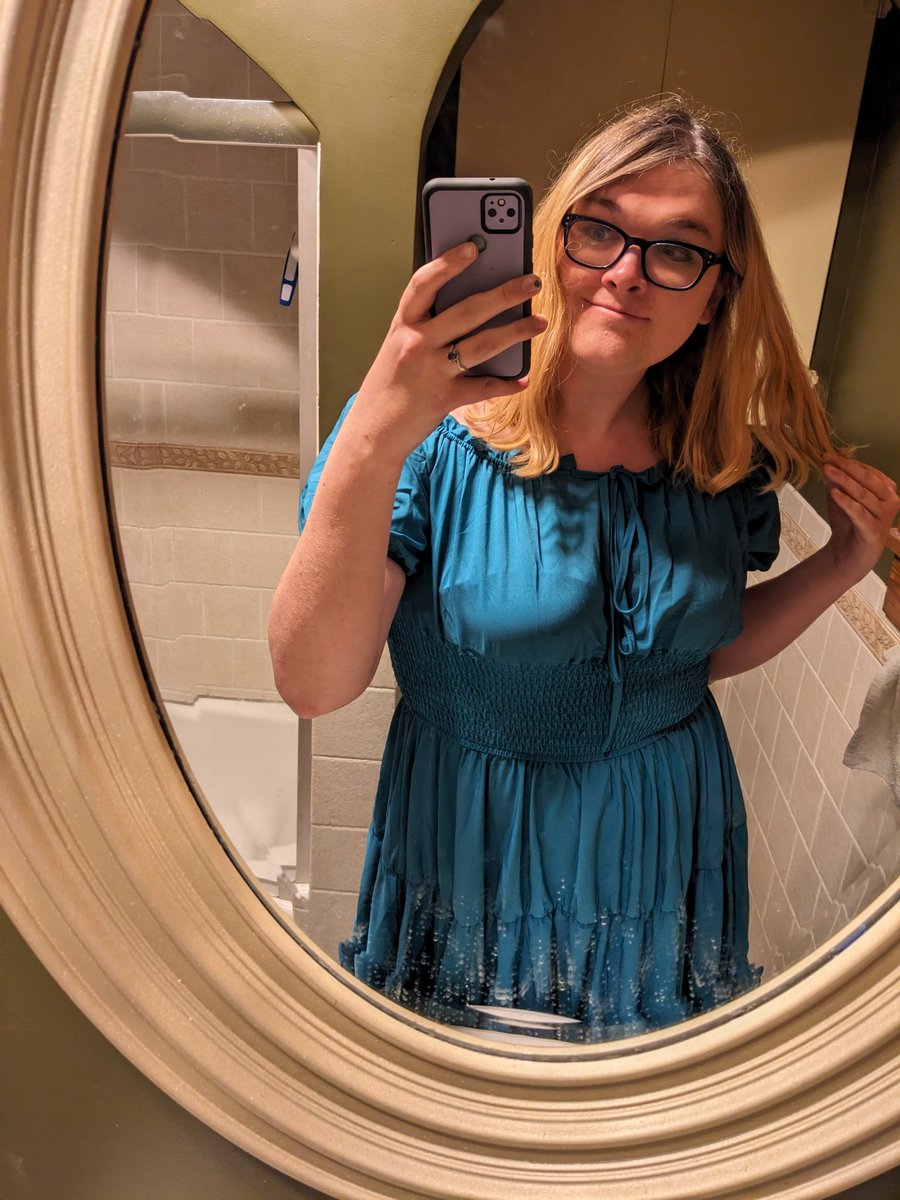 Happy #TransDayOfVisibility. Trans folks rule and deserve to be unapologetically themselves. I feel extremely blessed to be surrounded by people and community that let me exist exactly as I want :)