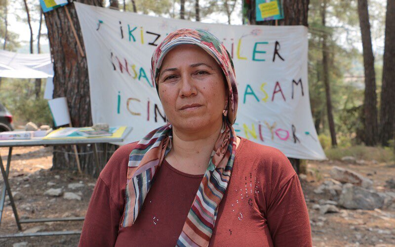 Beş yıldır Akbelen ormanları için mücadele veren Nejla Işık, mücadeleyi ileri taşımak ve kadınların sesini daha güçlü duyurmak için İkizköy muhtar adayı olmuştu.

Akbelen ormanlarının bu direnişçi kadını bugün İkizköy’ün yeni muhtarı oldu.

Tebrikler Nejla💜🌿