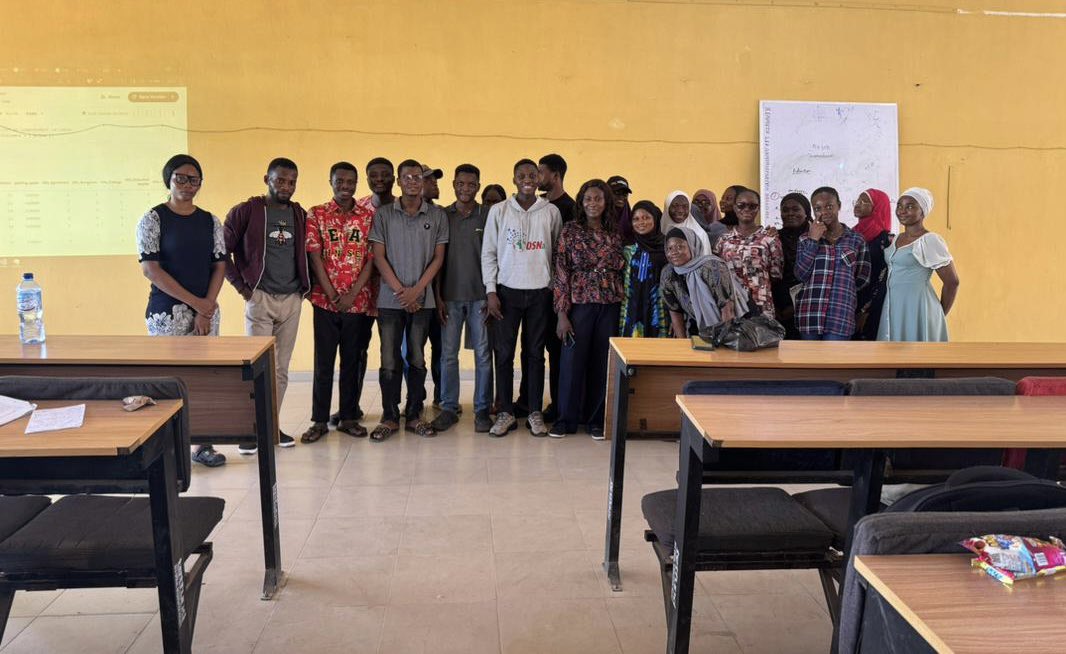 TRAIL_AI's tweet photo. 1) 𝗧𝗥𝗔𝗜𝗟 𝗢𝗢𝗨 𝗖𝗼𝗺𝗲𝘀 𝘁𝗼 𝗮 𝗦𝘂𝗰𝗰𝗲𝘀𝘀𝗳𝘂𝗹 𝗖𝗹𝗼𝘀𝗲

We've reached the end of an incredible journey with TRAIL OOU.

Our training unfolded in two phases: online and hands-on. https://t.co/v4I8ryDHod