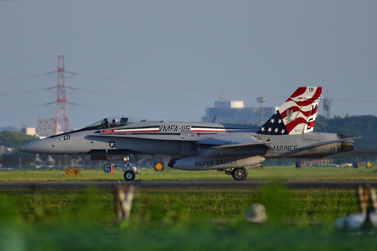 tomcat_alte's tweet photo. 昨年6/17、SILVER EAGLESの続きラストです。引っ張たなぁ～💦RW19側から最後の離陸です。VE02・VE01の順。最後はやはりVE01🇱🇷で締めくくり！SilverEaglesが長い期間居てくれて本当に楽しかったです！😊　最高でした！😃

#F18
#FA18
#SilverEagles
#VMFA115
#厚木基地 https://t.co/fHHWQ9mKkL
