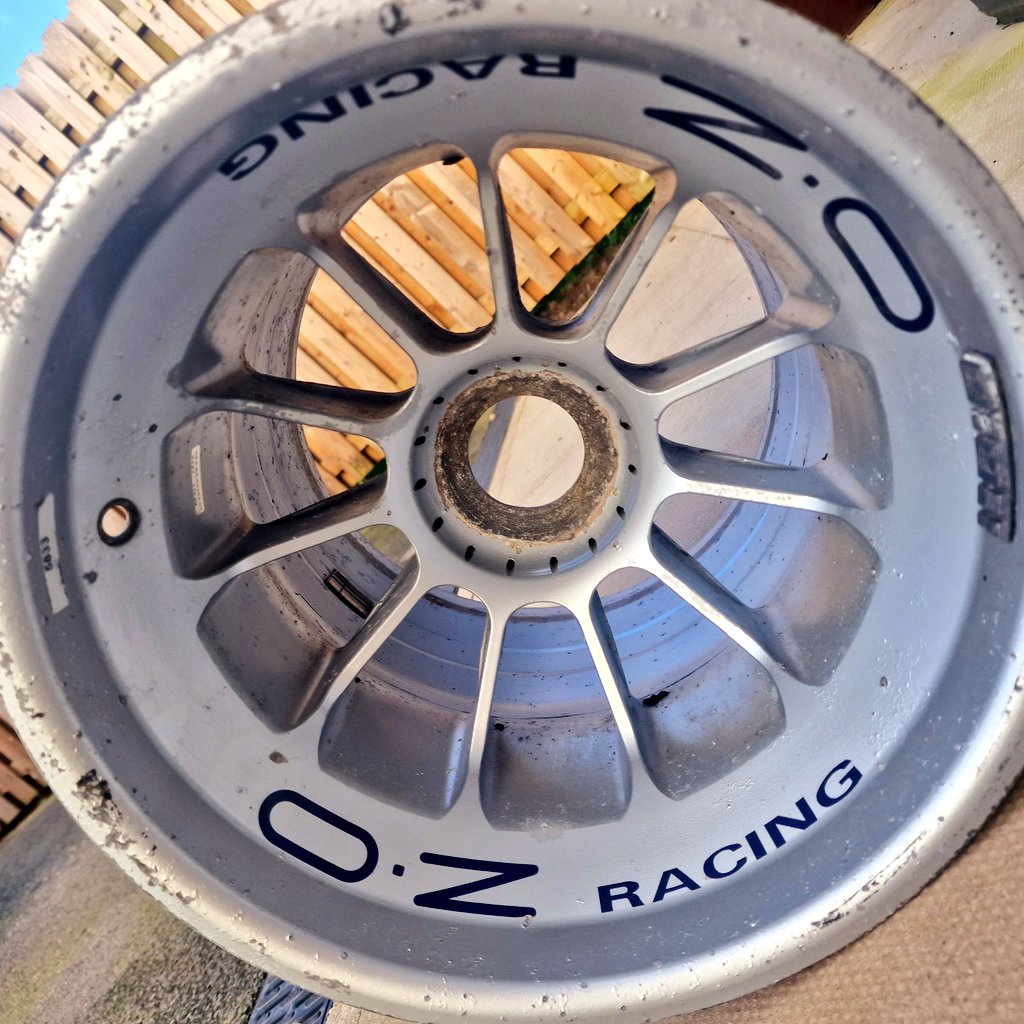 artiF1ed's tweet photo. 2.5 hours left to get your bids in on the relisted @redbullracing used rear #F1 wheel. Bid and win and you'll get a free model too. #F12024 #SkyF1 #JapaneseGP #RedBullRacing #RedBull #AussieGrit @AussieGrit @therealdcf1 #RealDC. https://t.co/t1x2fVfrsE https://t.co/6FS8SJvagT