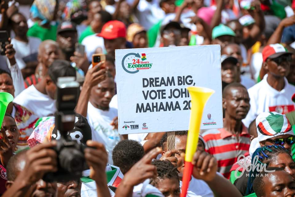 FelixKwakyeOfo1's tweet photo. @JDMahama takes Kwahu by storm with his message of hope. https://t.co/kNt6slIwkW