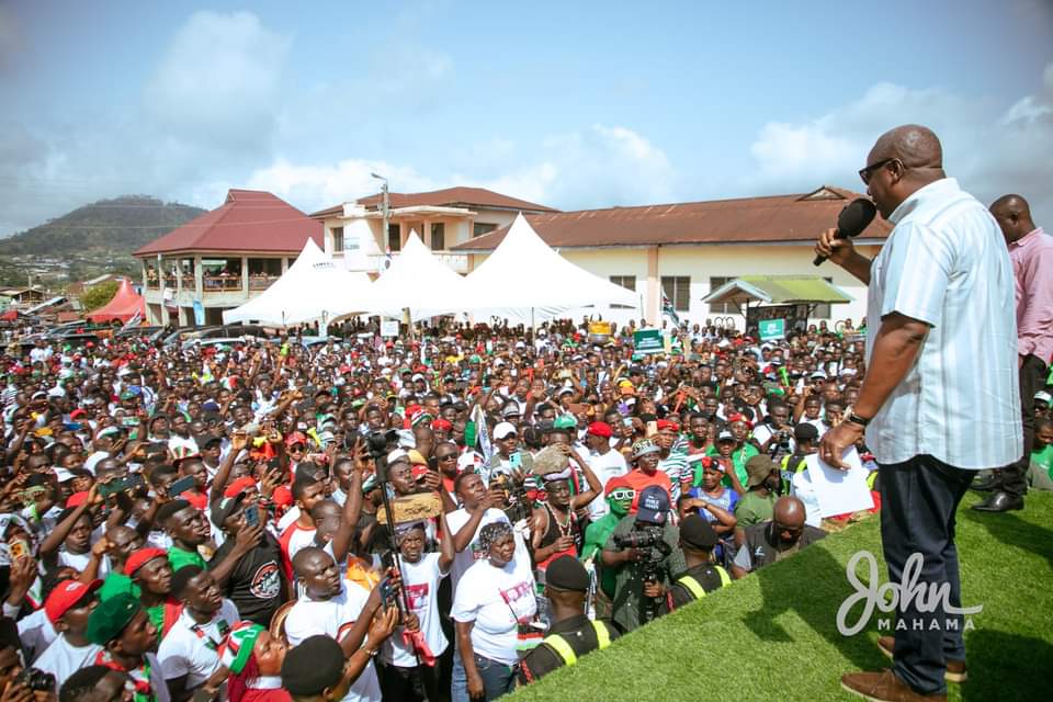 FelixKwakyeOfo1's tweet photo. @JDMahama takes Kwahu by storm with his message of hope. https://t.co/kNt6slIwkW