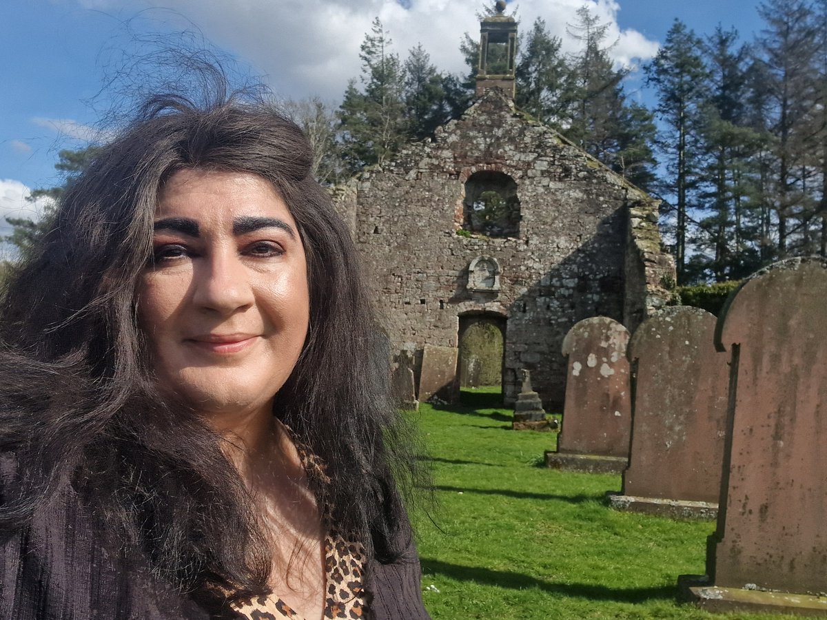 Lovely Easter walk on one of our favourite routes, round by the Auld Kirk at Closeburn, and a stroll through its historic churchyard; always something different to catch the eye, and the perfect day for it! #graveyards #historicchurch #scotlandstartshere