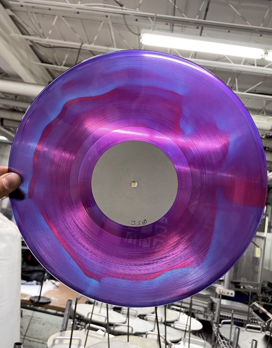 MicroforumVinyl's tweet photo. these colours 😍 #madeatmicroforum #colouredvinyl #handmade #toronto #vinylrecords #vinyl #pressingvinyl #makingvinyl #records https://t.co/XN3kZGelQi