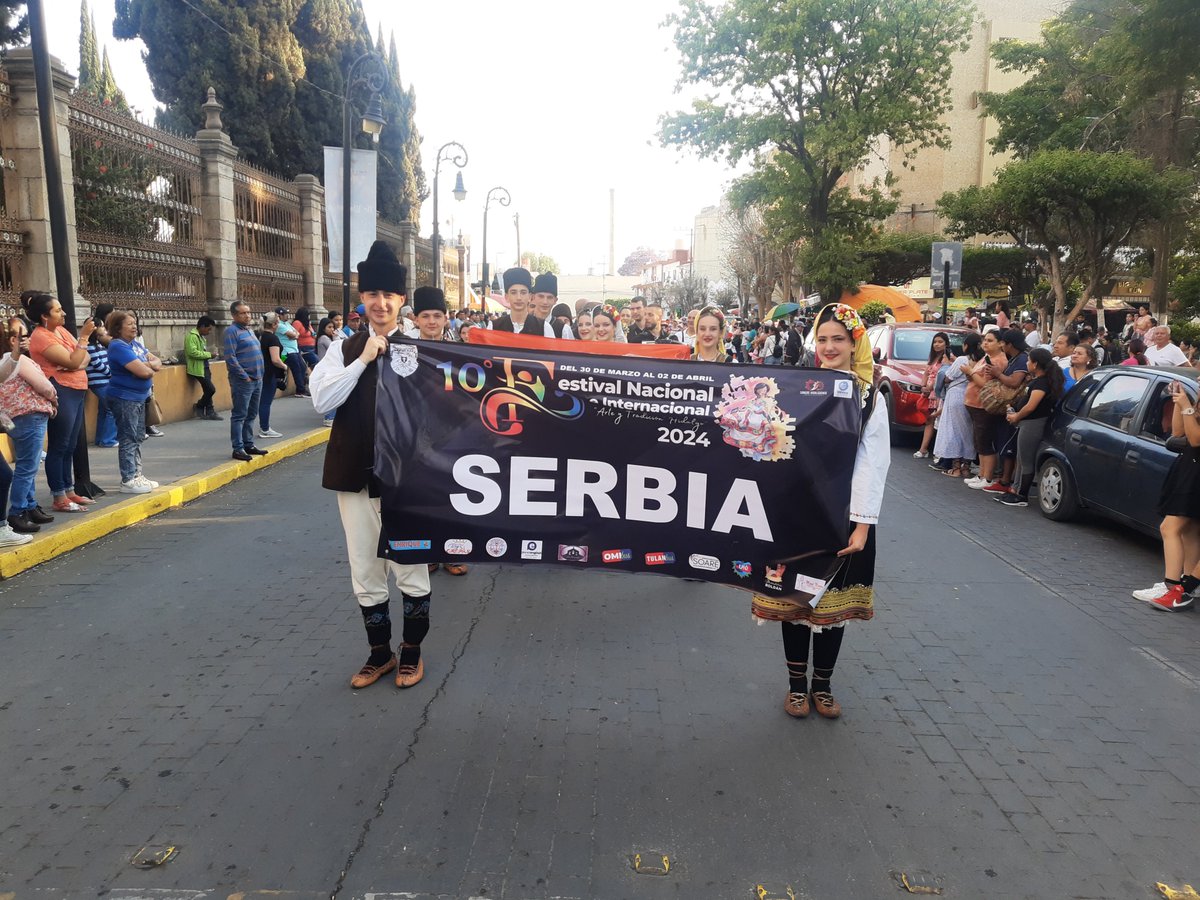 SRBinMexico's tweet photo. En su gira mexicana, el grupo folclórico Abrasevic de Kraljevo presenta un hilo de bailes tradicionales serbios, en el 10-o Festival International "Arte y Tradición", en Tulancingo,  Hidalgo. !Felicidades! Orgullosos de acompañarles. https://t.co/qTMBUS3iQM