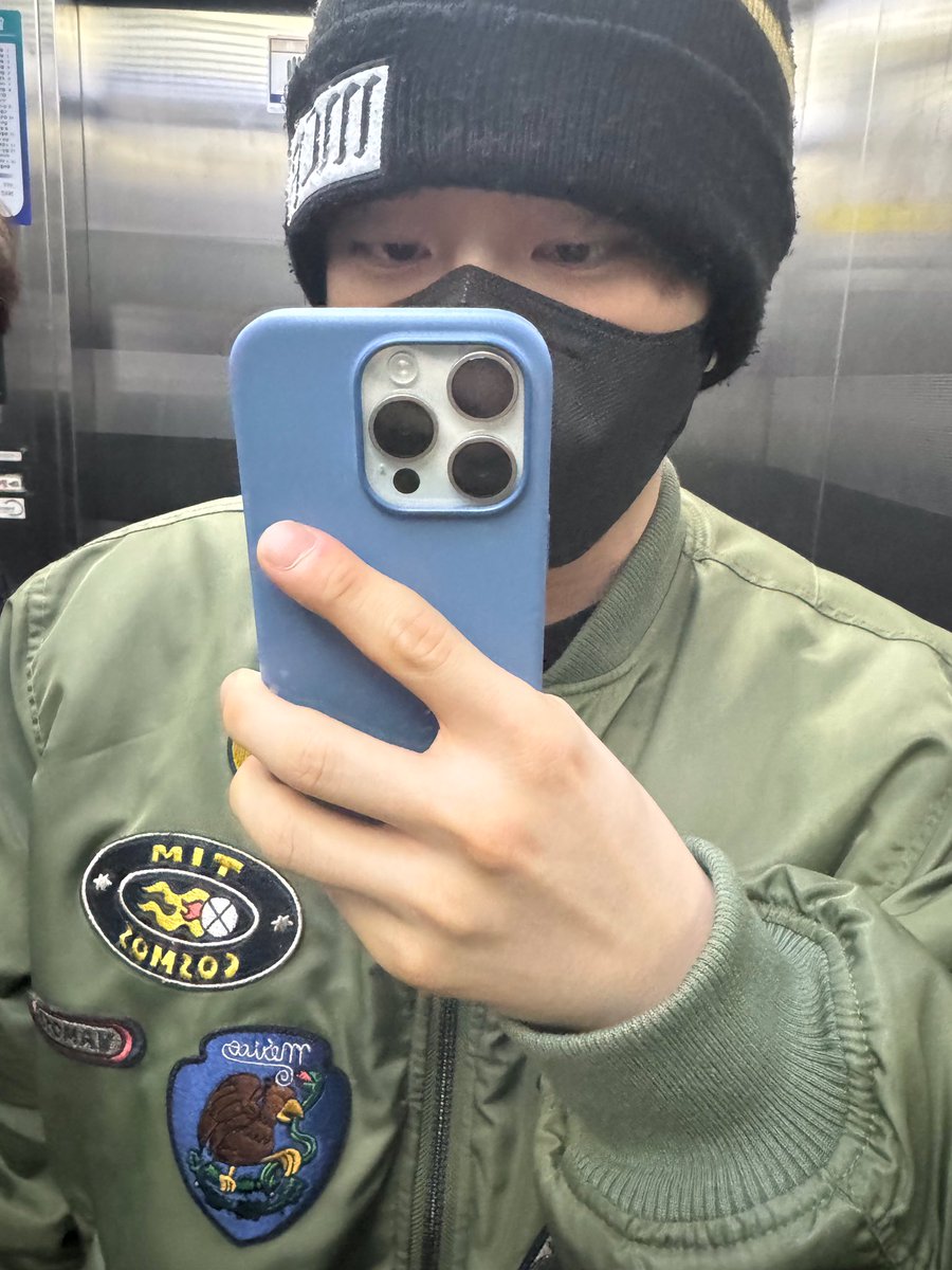 yedamrexin's tweet photo. 🤍🤳 https://t.co/SbynbG81yN