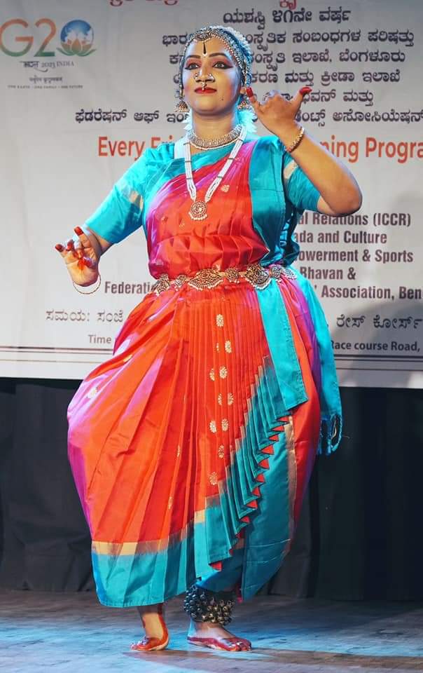 ICCRROBENGALURU's tweet photo. ICCR Zonal Office South Bengaluru @kannada_bhavan @dyesdept @bvbbengaluru FISA B presented Bharatanatyam Dance by Mrs.Mekhala Bharadwaj under Every Friday Cultural Evening Programme #EFCEP on 29 March 2024 at Bharatiya Vidya Bhavan. Glimpses @iccr_hq https://t.co/6zuPloFJS9