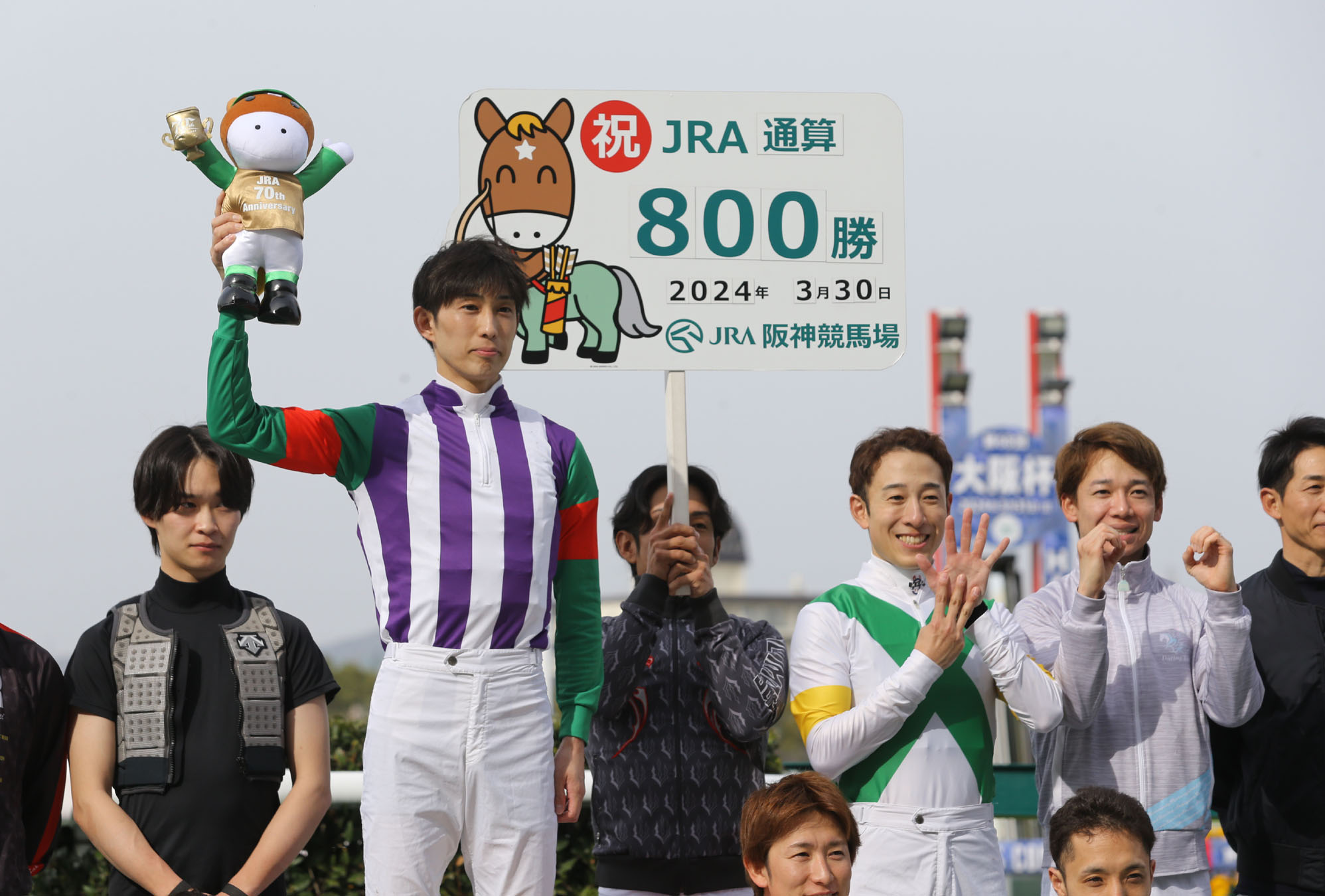 【藤岡康太 騎手 800勝記念帽子 サイン入り】 藤岡康太 騎手 800勝記念帽子 サイン入り】 - メルカリ