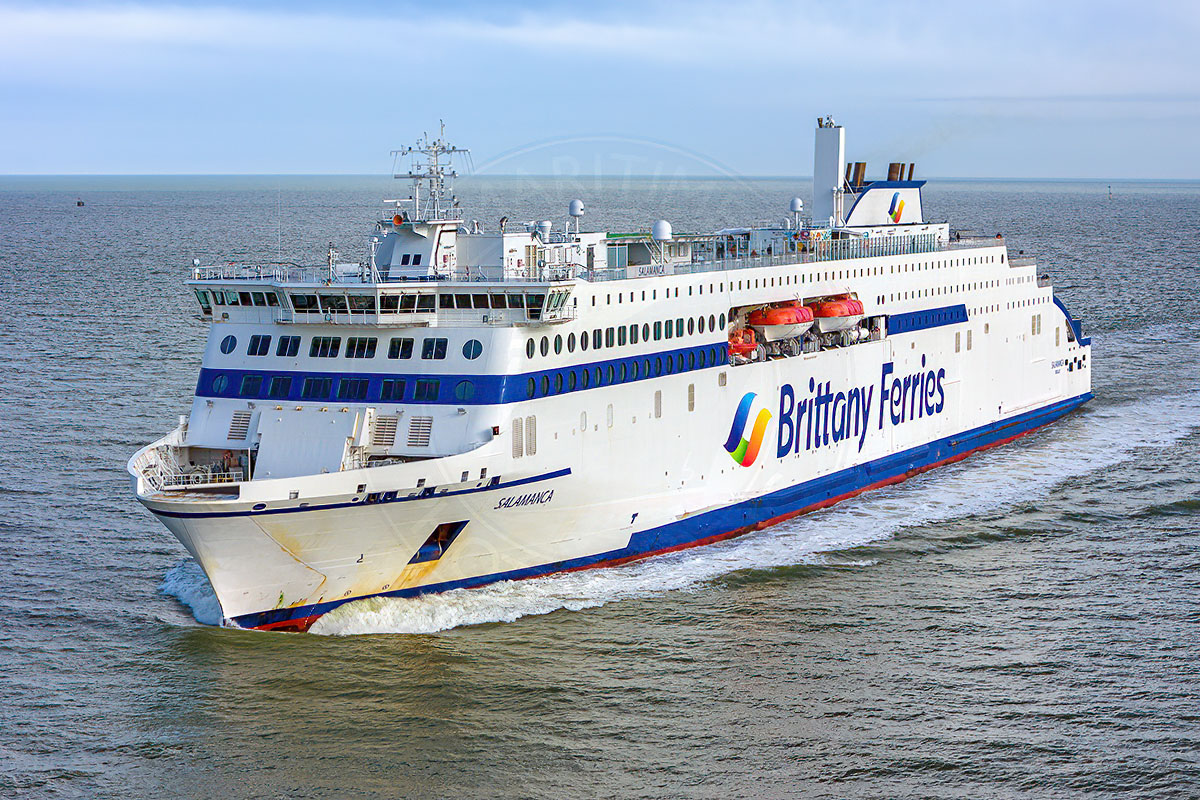 MaritimePhotos's tweet photo. The @BrittanyFerries Salamanca inbound for @PortsmouthPort on Easter Sunday #ferrynews #maritime #EFlexer https://t.co/CyjORvowrP