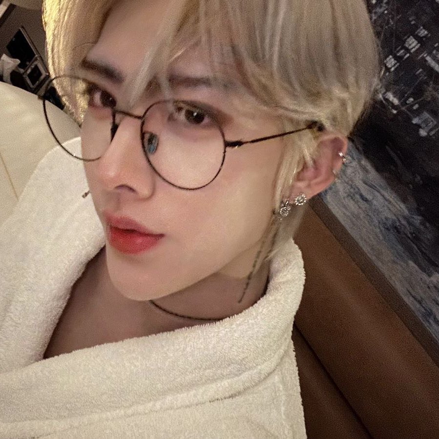 melistiredd's tweet photo. 2004 babies 🤍 #ZeroseSelcaDay #ZRSD #RICKY https://t.co/kgzij7hmk8