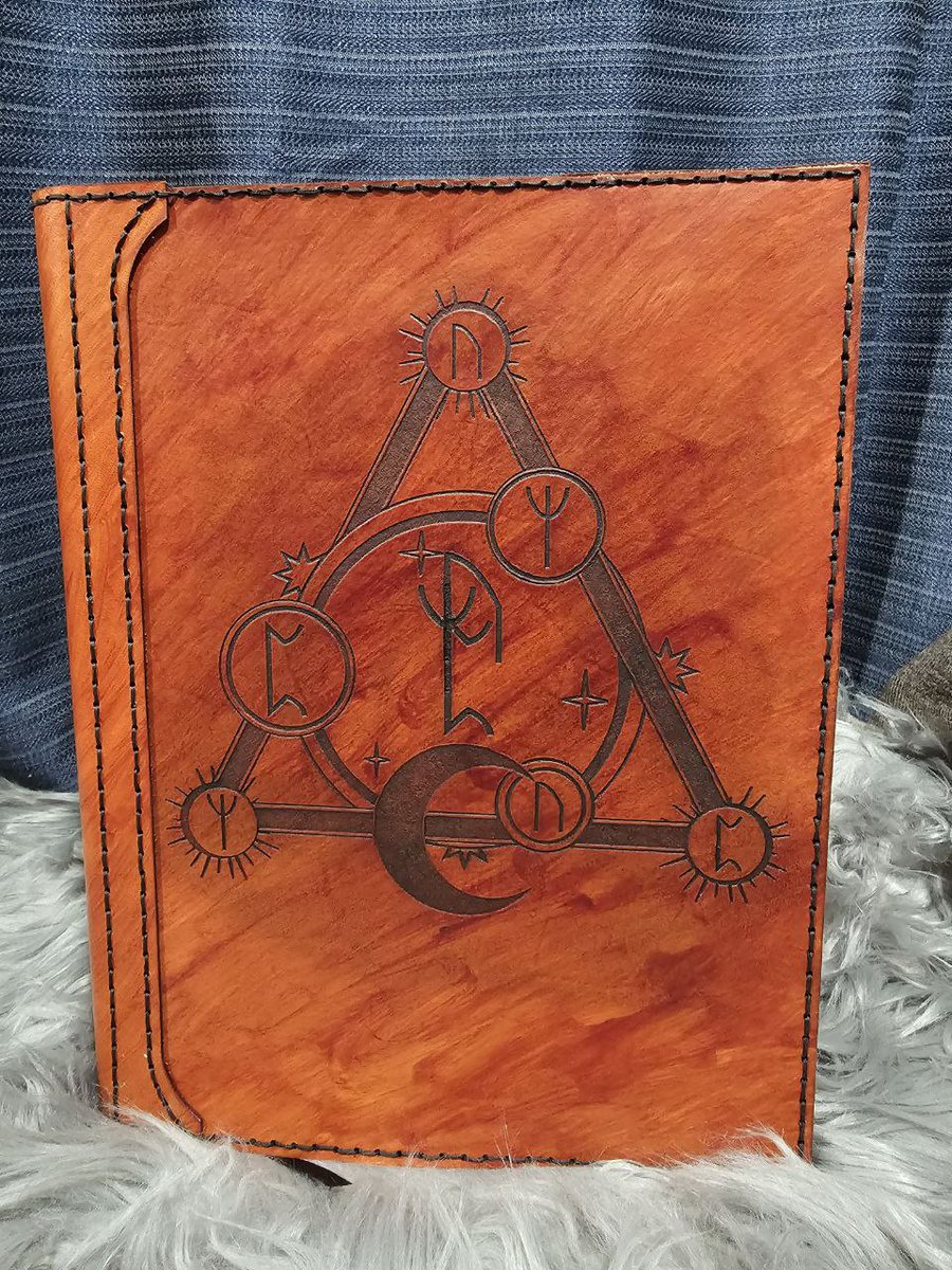 WolfGrinning's tweet photo. Want your own Custom Leather Book cover? Here is your chance! You can  choose, design, color, as well as other embellishments! Choose from the  options below! If you have questions feel free to email us. To see other  product or to purchase check out https://t.co/1GPx3bfIwX https://t.co/01Swu2gAy5
