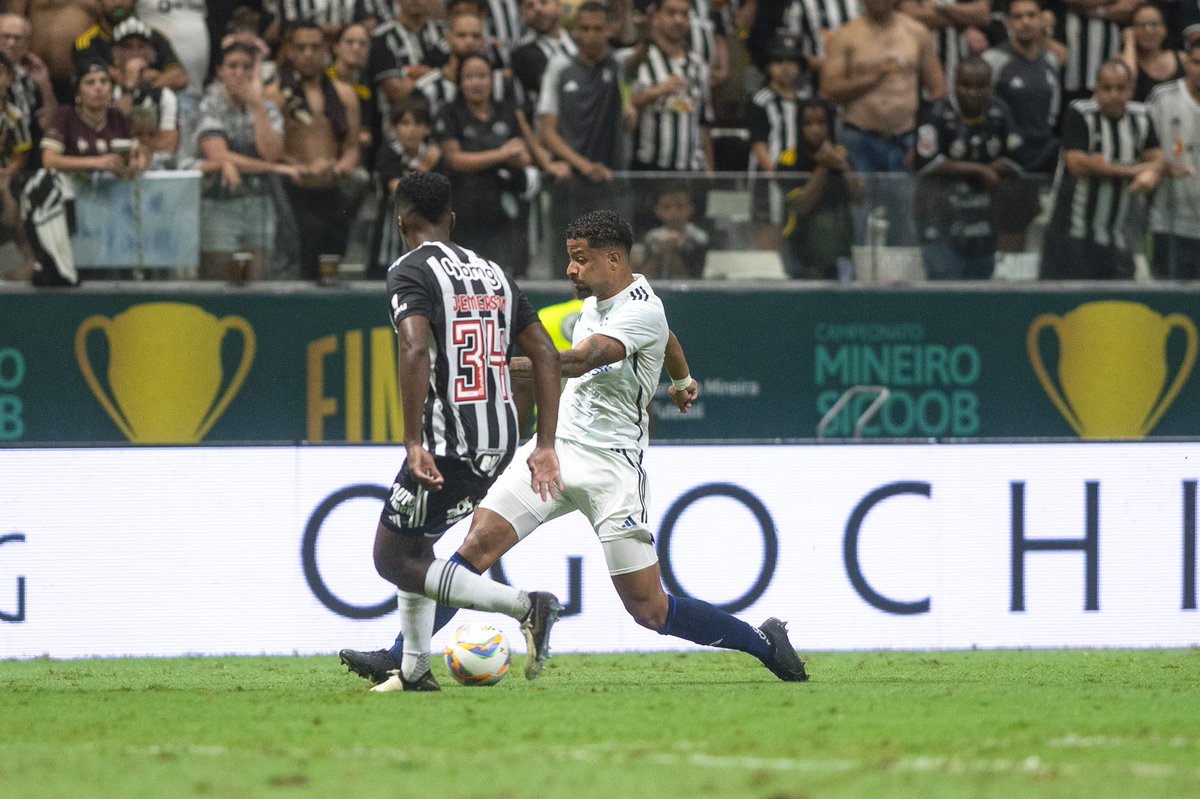 Cruzeiro's tweet photo. 🔙 Os cliques do primeiro jogo da final do Mineiro. 
Agora é decisão com a nossa torcida! Vamos lotar o Mineirão e lutar pelo título, Nação! 👊

📸 @ggaleixo e @staff_images https://t.co/9NVfkTzH6z