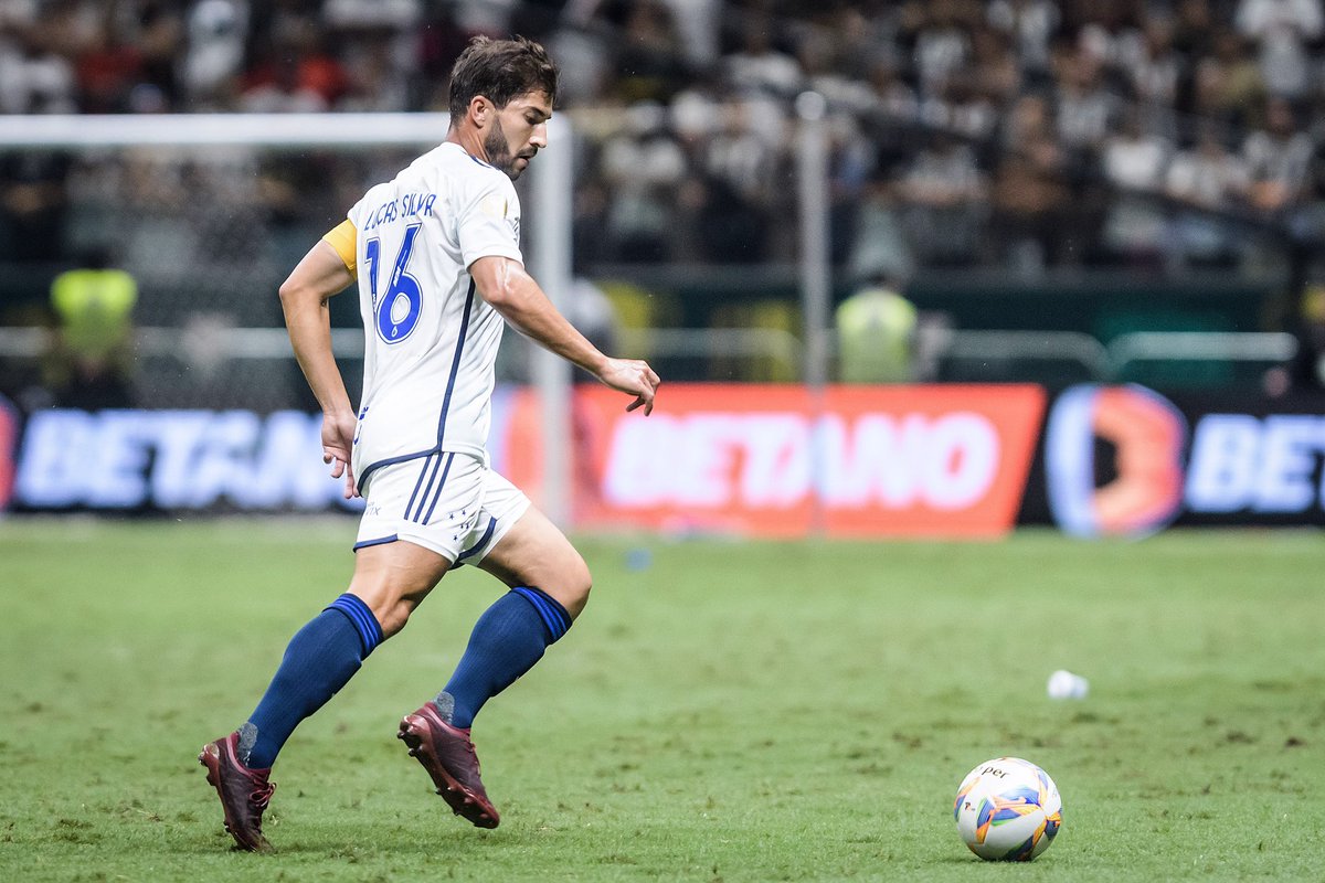 Cruzeiro's tweet photo. 🔙 Os cliques do primeiro jogo da final do Mineiro. 
Agora é decisão com a nossa torcida! Vamos lotar o Mineirão e lutar pelo título, Nação! 👊

📸 @ggaleixo e @staff_images https://t.co/9NVfkTzH6z
