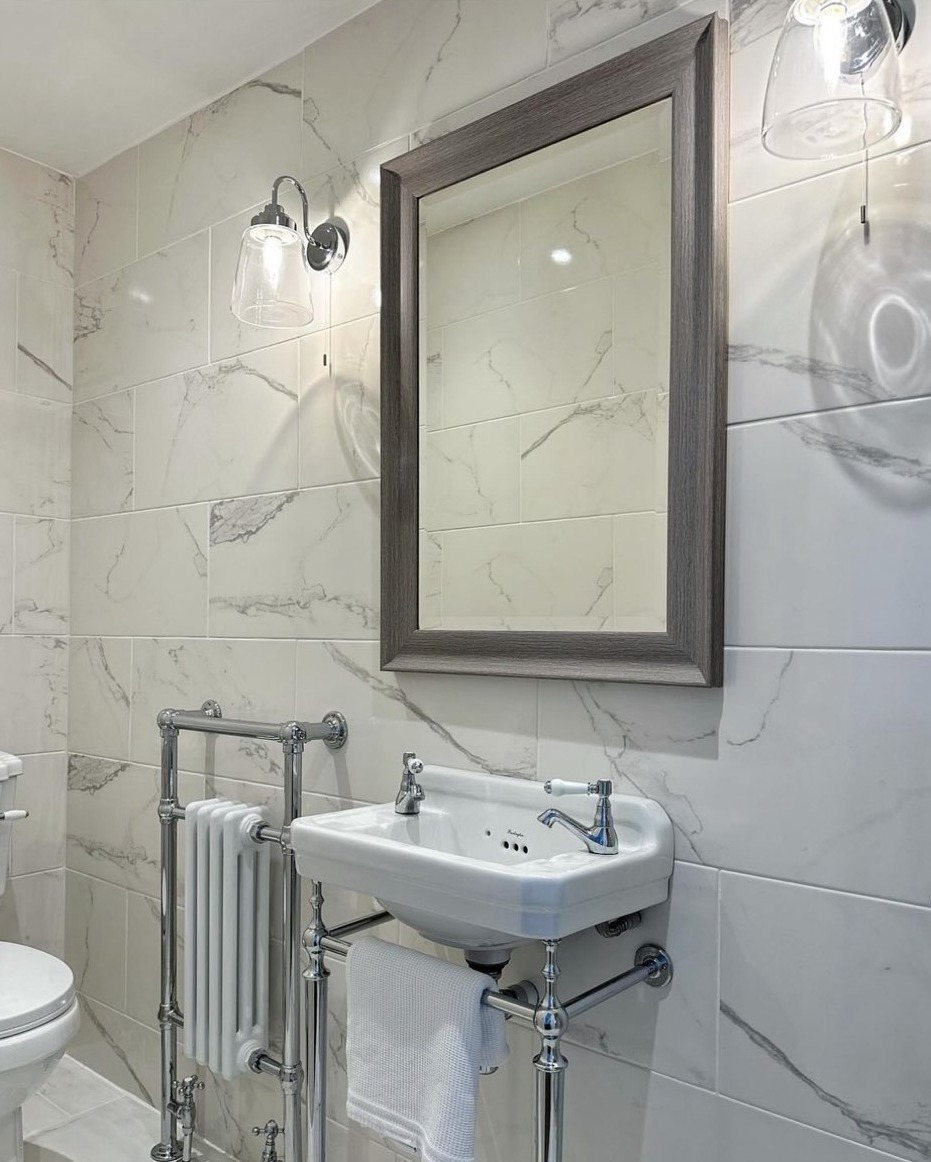 This week's bathroom tour is from IG the_house_at_twenty_six_ 🏡 🔎 Carrara marble effect tiles, Piacenza white tiles, Shannon shower, Gibraltar radiator, Cherwell taps, Hudson toilet Shop here: tilemountain.co.uk #bathroomdesign #bathroominspo #interior