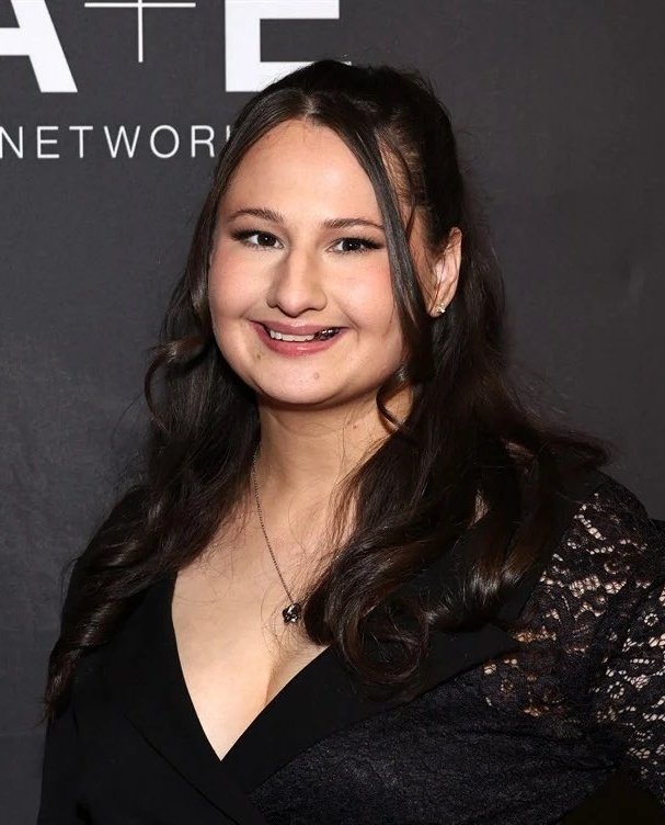 Fuentes cercanas a la revista Vanitatis informan que el cantante Jorge González ha iniciado un romance con la influencer Gipsy Rose Blanchard