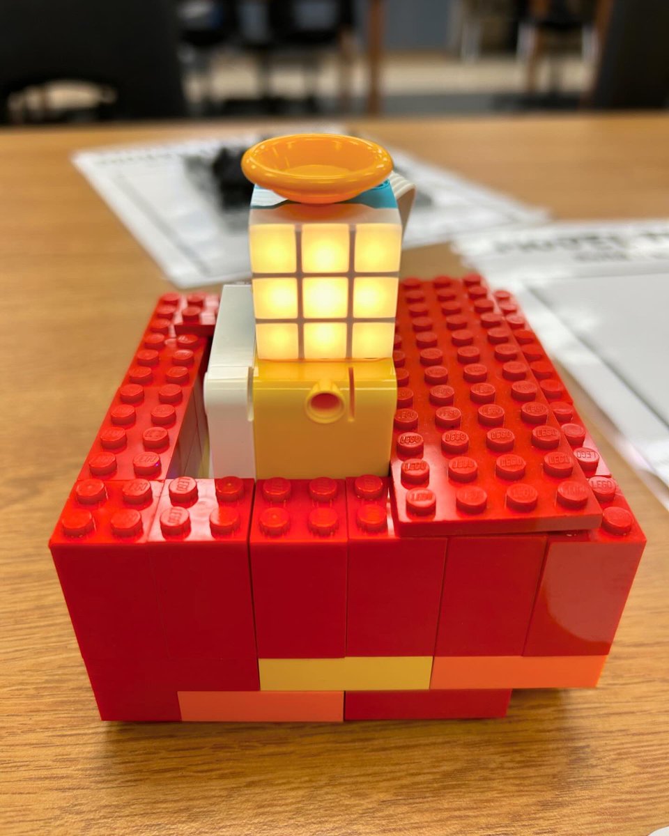 JillJohnsonSTEM's tweet photo. @LEGO_Education Check out these awesome solar #eclipse builds! #LEGOeduEclipse 🤩 https://t.co/MWbpbqP4NN