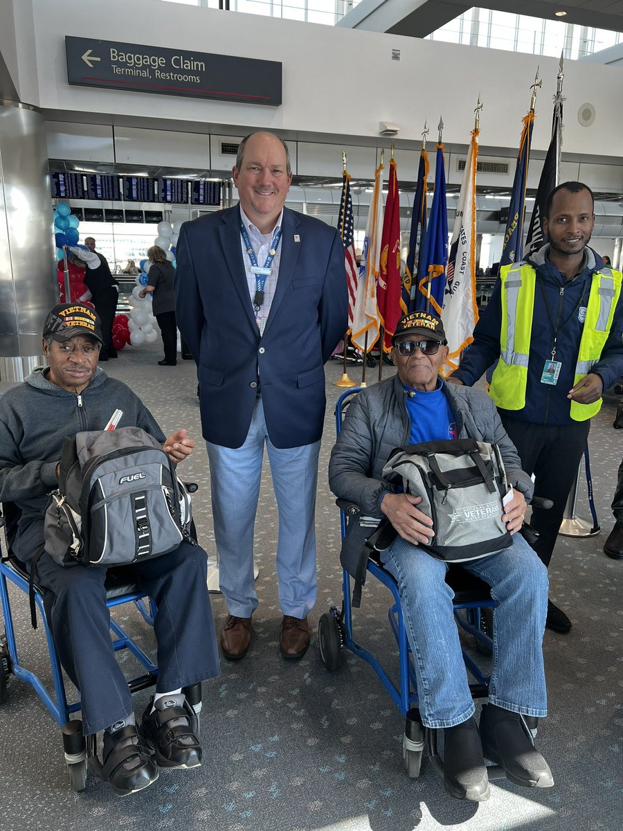 Cheryl_Searle's tweet photo. Favorite time of year is now! 🇺🇸👏❄️ That wonderful time of year @united gets the honor of flying Veterans to DAV games in @AspenSnowmass! We are humbled to get these heroes on their way to competition, can’t wait to see which Veterans will take home the gold! 🥇 #alreadywinners https://t.co/gV8wByuh5j