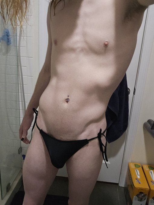 Undies that tie at the sides are surprisingly difficult to put on and fit right :p https://t.co/MXGc