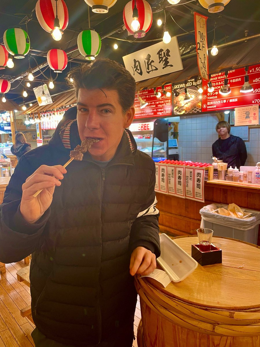 Street food in Nishiki Market, Kyoto, Japan 🇯🇵🍜🍚🍱🥢🍣🍛🍶#StreetFood #Squid #WagyuBeef #Octopus #Saki #乾杯 #Kanpai #NishikiMarket #Kyoto #Japan