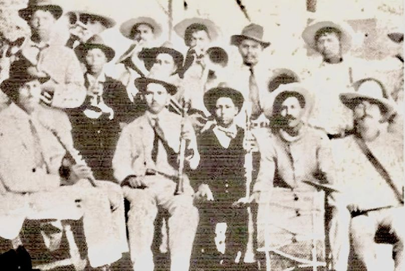 LuisLiveNews's tweet photo. #Netocoppel La #Banda llegó antes que el Turismo y el Desarrollo Hotelero a #Mazatlán.🤨
La #bandasinaloense tiene raises ALEMANAS mezcladas con las Melodías y Tradiciones de #Sinaloa en el Siglo XVIII y XIX mezcla de Instrumentos de Viento y Cuerdas Europeas son su base.❤️ https://t.co/SSyWXoSG4R