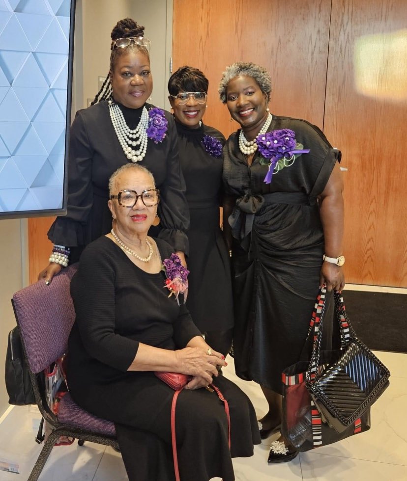 SybrinaFulton's tweet image. Bout our #Delta business 

In these Delta Streets…

Oh to be a Delta girl ❤️🔺🐘#MACmade
#65ElementsofFortitude #55of65